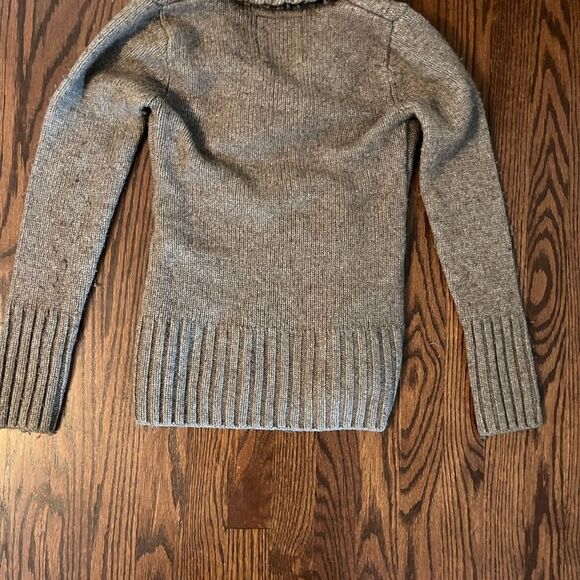 H & M V-neck sweater EUC - Picture 2 of 3